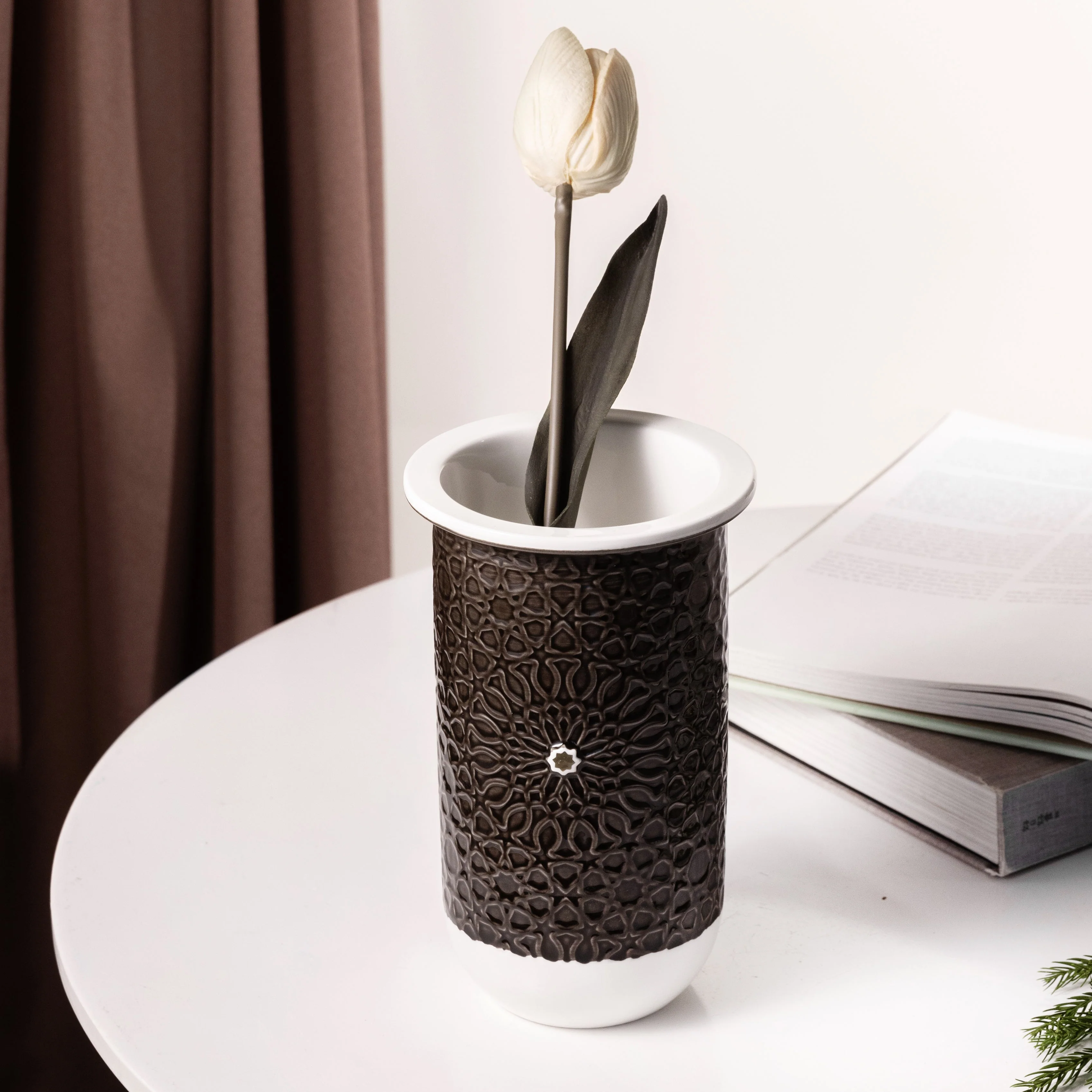 Asala - Medium Decorative Vase - Black & Gold