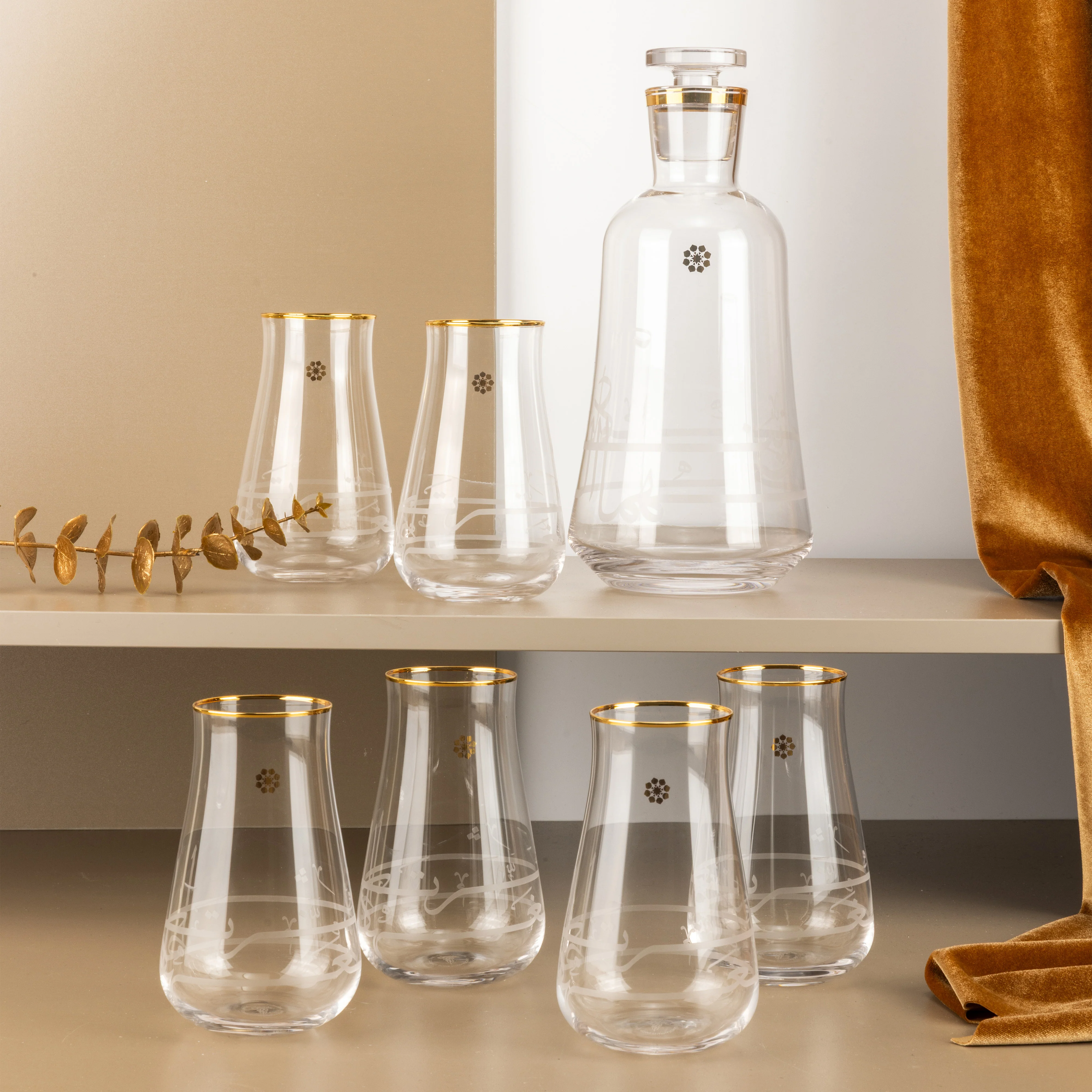 Mirral- Jug with 6 Tall glass cups - Gold
