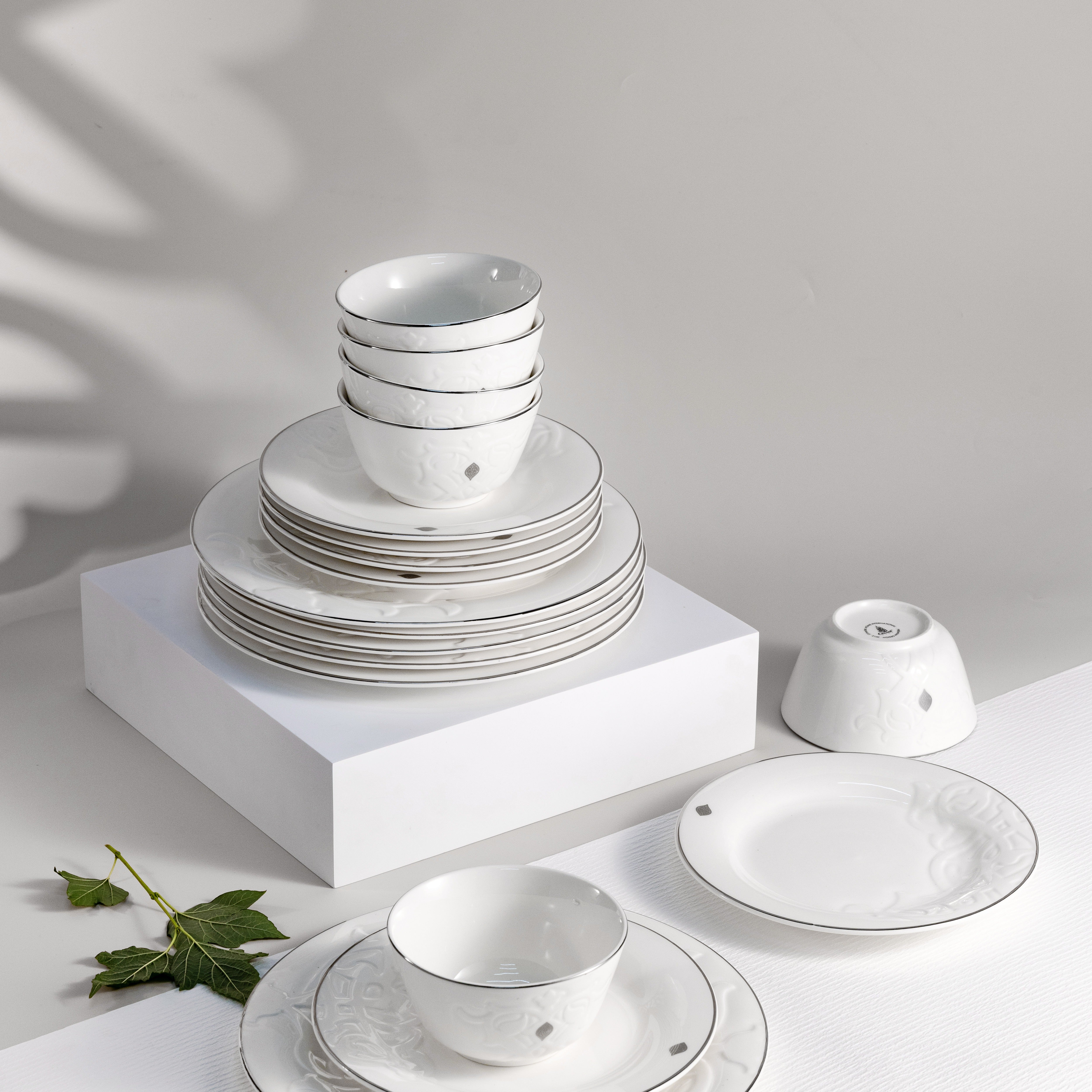 Naqsh - Dinner Set (18-Pc) - White & Silver